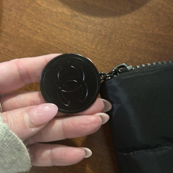 Cosmetic puffer pouch - Picture 2 of 5